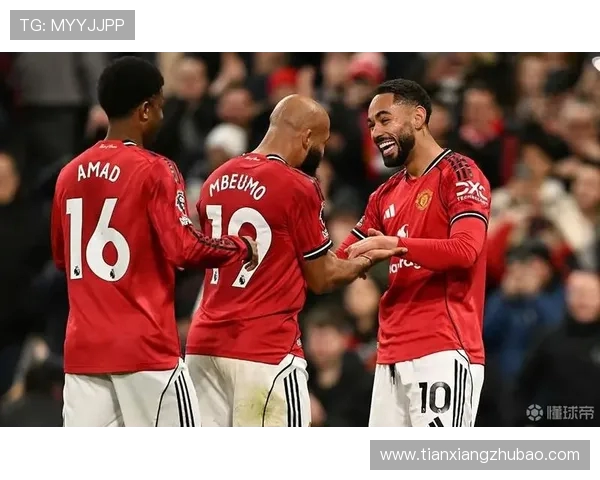 赛后库尼亚与姆伯莫难掩激动在场中深情相拥良久引发全场共鸣